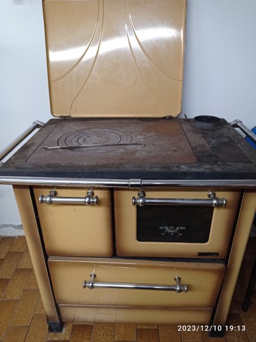 Stufa legna con forno usata - a,
