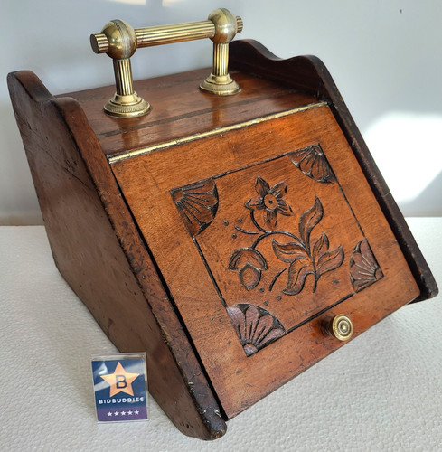 Antica scatola legno carbone